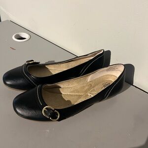 G H Bass & Co. Matilda flats black with side buckle women’s 8